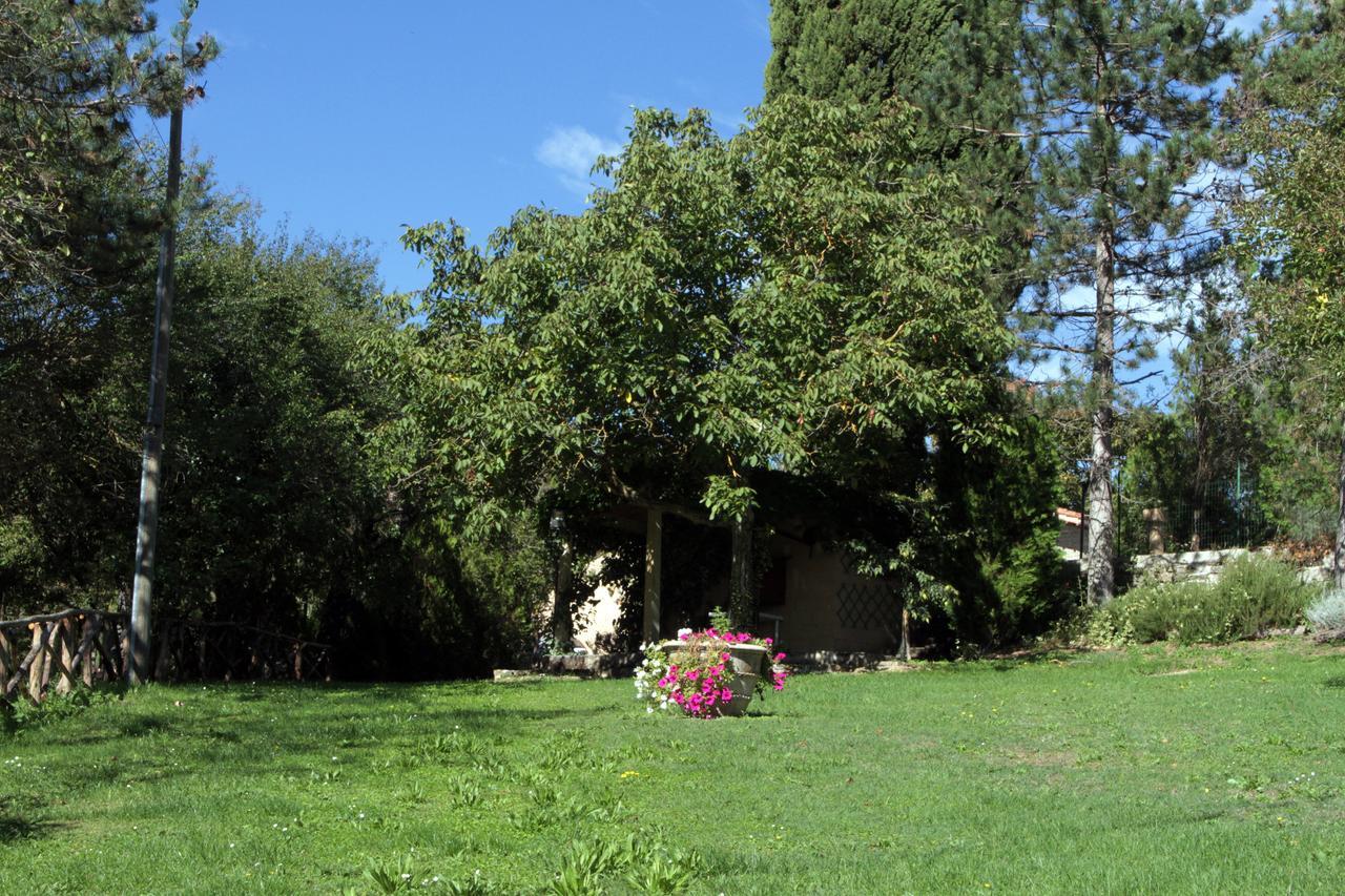 Agriturismo Villa Mozart Nel Verde Губбио Экстерьер фото