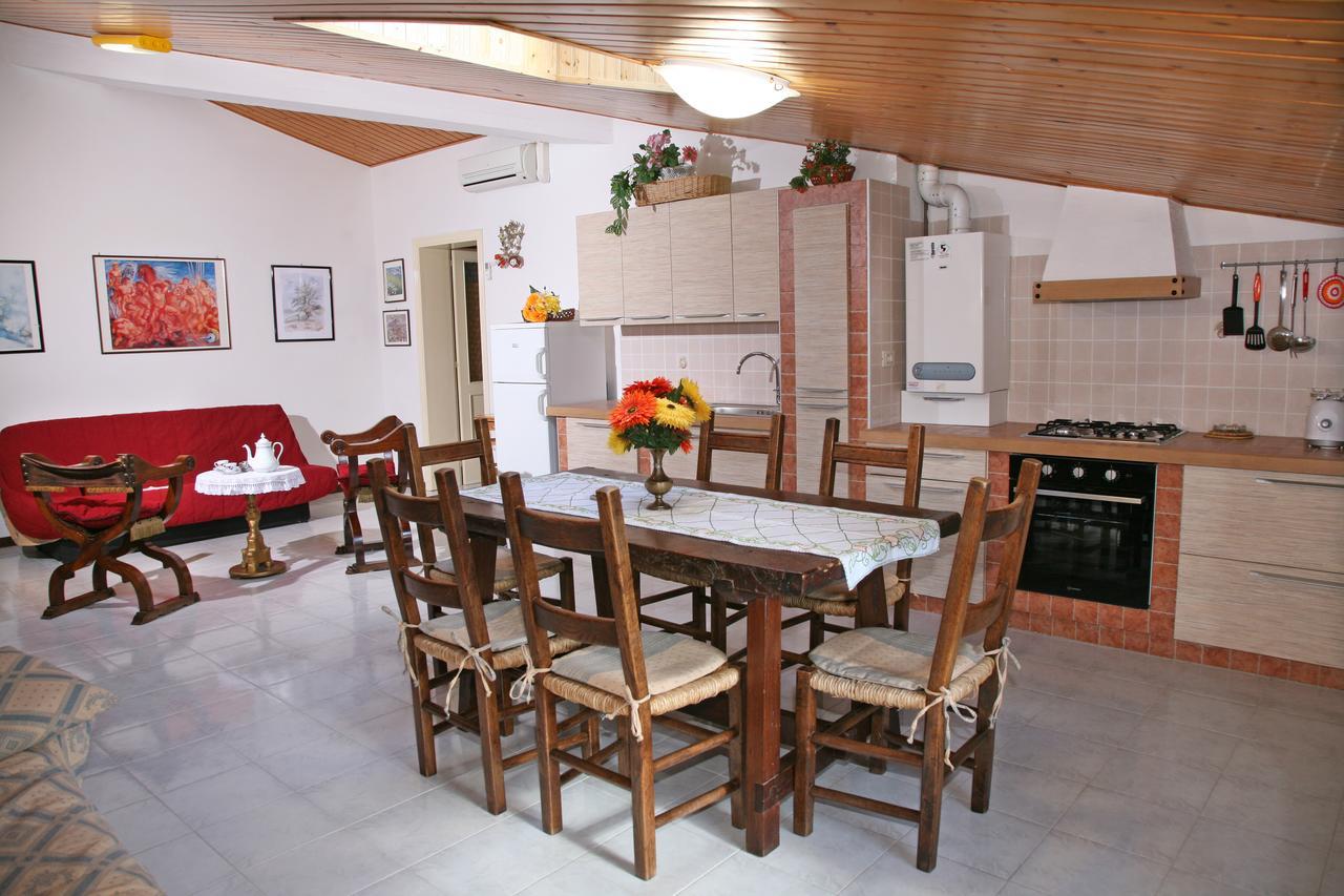 Agriturismo Villa Mozart Nel Verde Губбио Экстерьер фото