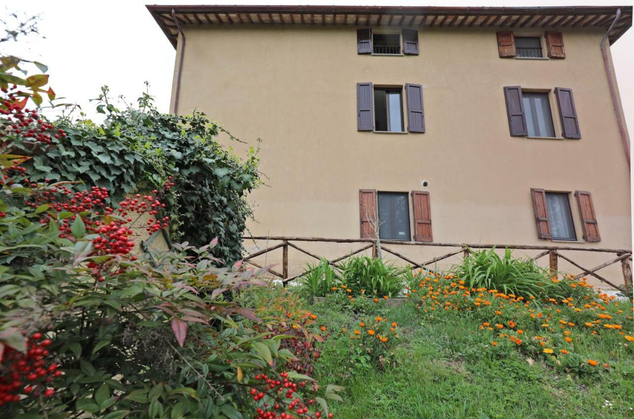Agriturismo Villa Mozart Nel Verde Губбио Экстерьер фото